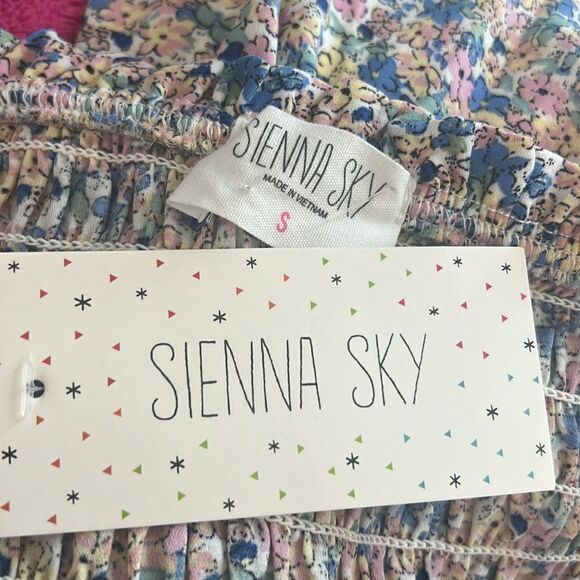 Sienna Sky Dress Size Small Sweet Heart Neck Short Sleeve Floral Mini Blue Pink - Picture 9 of 12